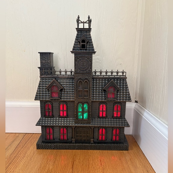 Haunted House Giggles lights up makes sound Halloween - Picture 1 of 9